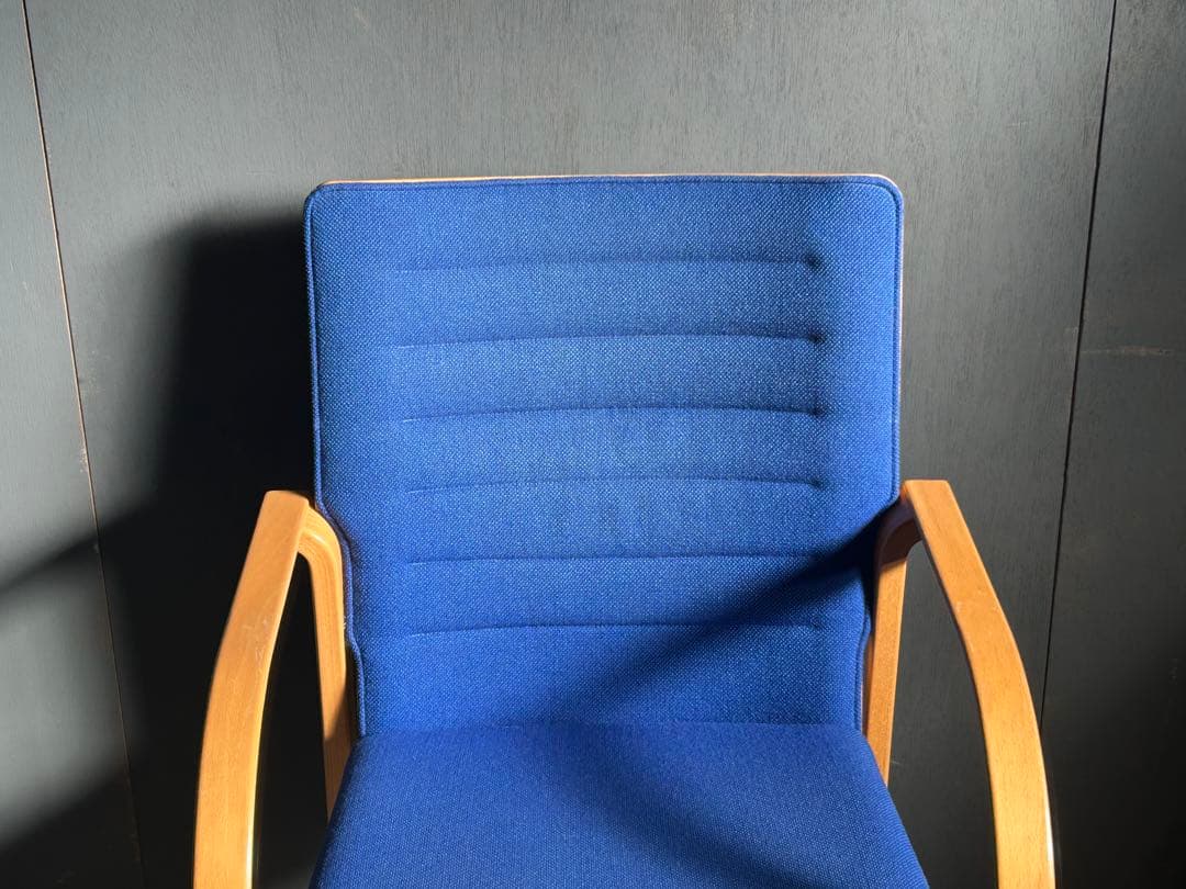 ① マグヌスオルセン　デンマーク　MAGNUS OLESEN アームチェア　GG