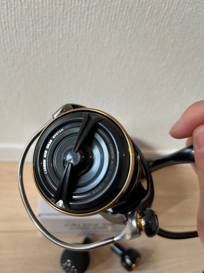新品同様　ダイワ スピニングリール 22カルディア SW 4000-CXH