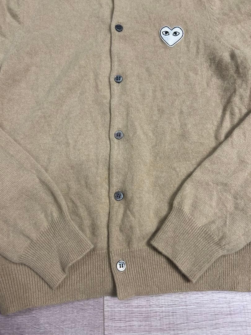 コムデギャルソン　白ハート刺繍　カーディガン ベージュ ウール　ワンポイント L