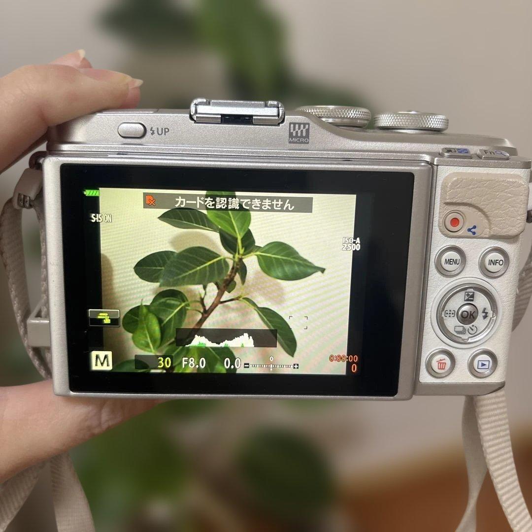 OLYMPUS PEN E-PL9ホワイト ミラーレスカメラ