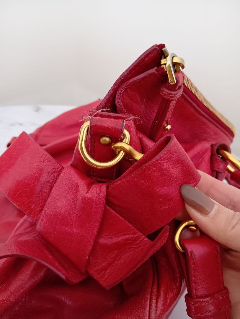 miu miu 赤 レザーハンドバッグ