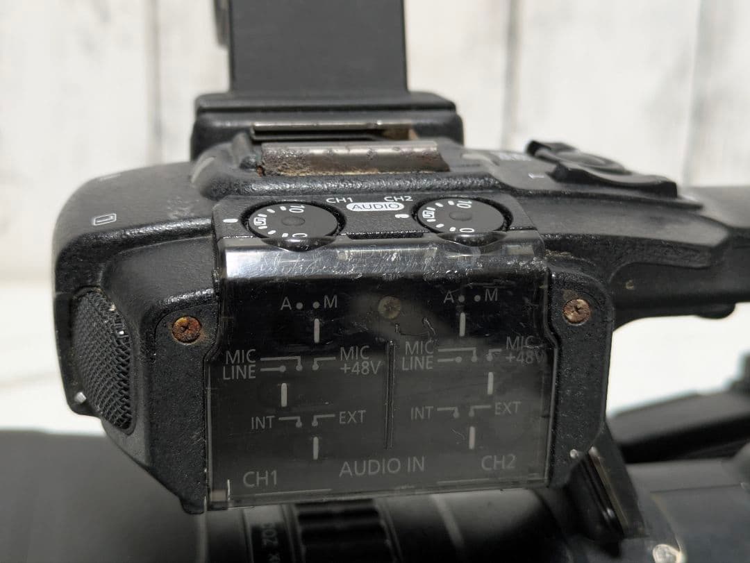 ② Canon　XF105