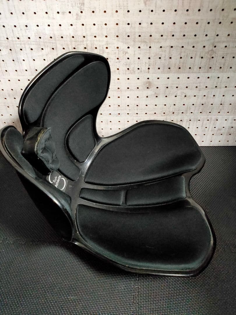 683.Style Athlete(スタイルアスリート) 骨盤サポート座椅子