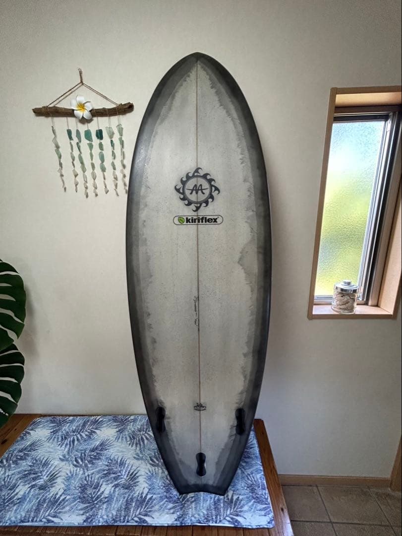 モアナロロサーフボード　5.7 　EPS