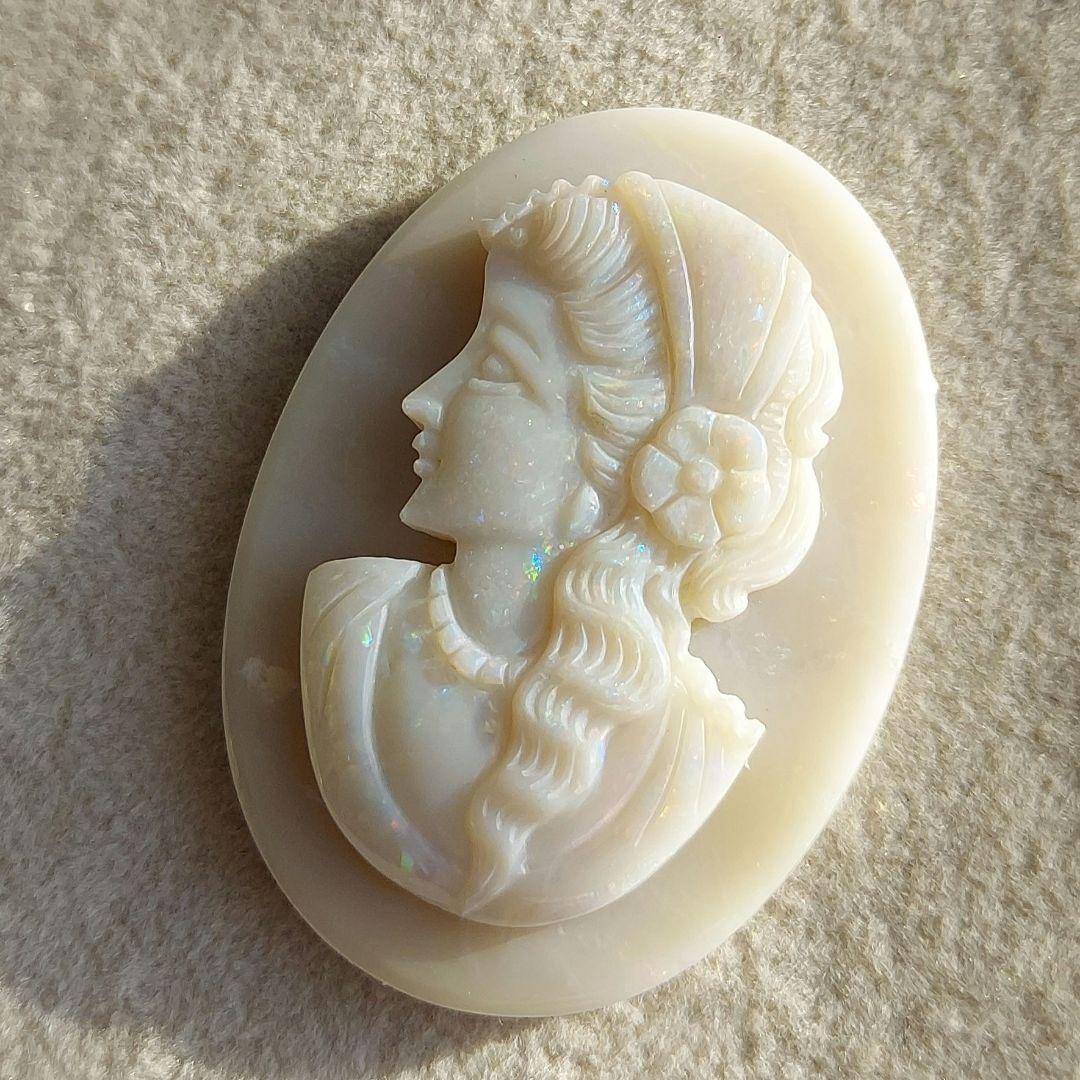 オパール　女性　カメオ　ルース