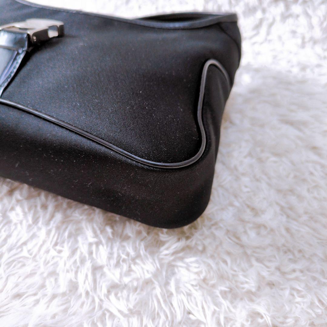 サルヴァトーレフェラガモ　ショルダーバッグ　ワンショルダー　ナイロン　ロゴ金具