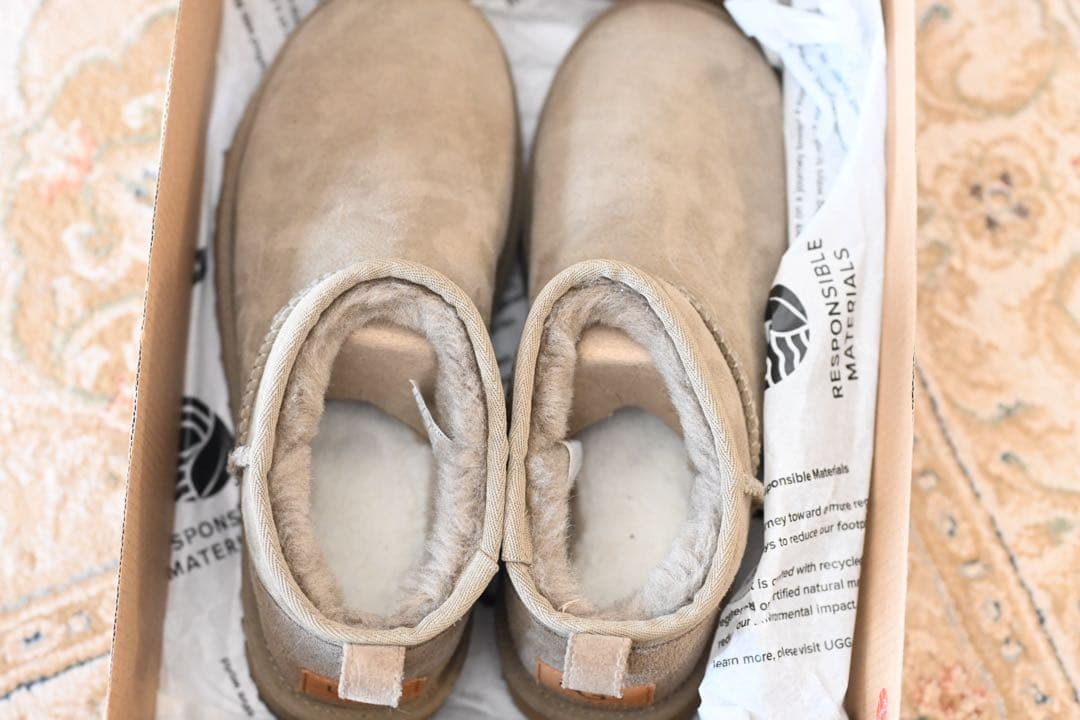 極美品　UGG グレー ムートンブーツ