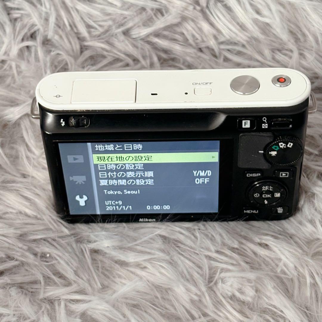 【美品】Nikon 1 J1 ホワイト 本体とバッテリー付き