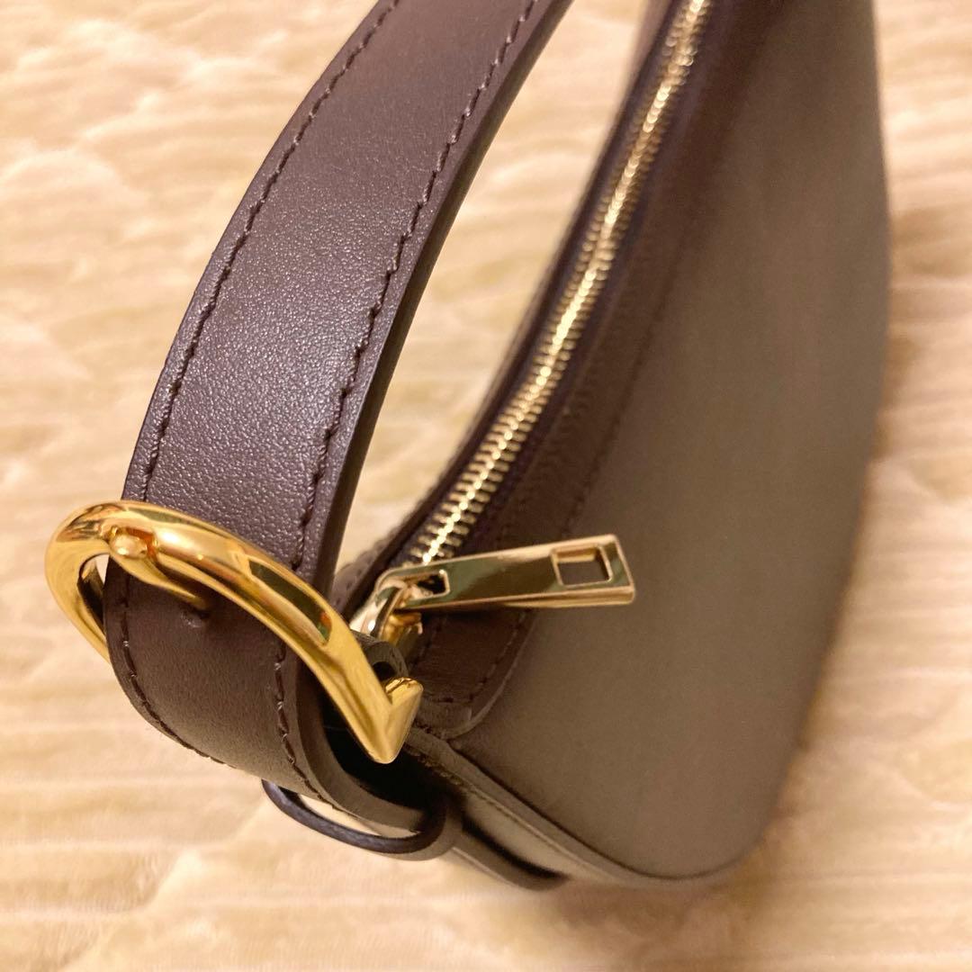 新品 CHRISTIAN VILLA 本革 ハーフムーンバッグ ワンショルダー