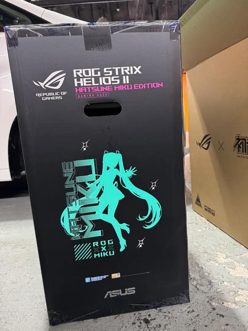 超人気限定品　香港ROG Strix Helios II 初音ミクエディション