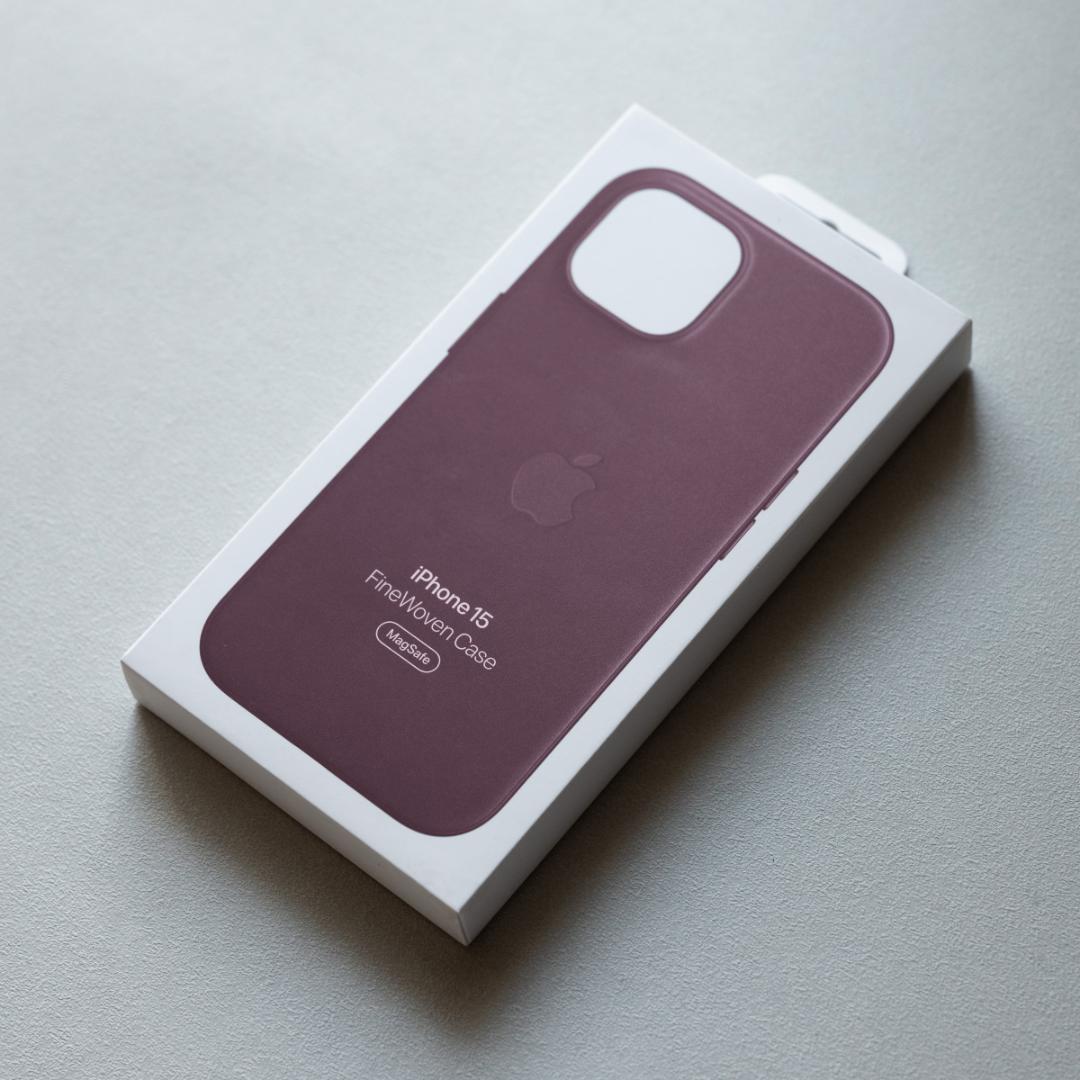 新品 Apple純正 iPhone 15 ファインウーブンケース マルベリー