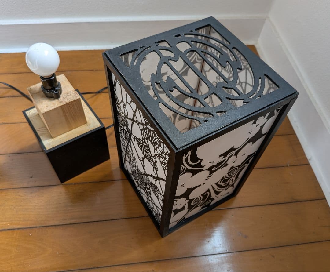 花柄透かしデザイン　間接照明 テーブルランプ