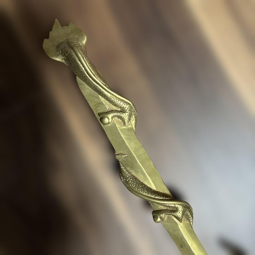 金色の装飾剣型置物　龍