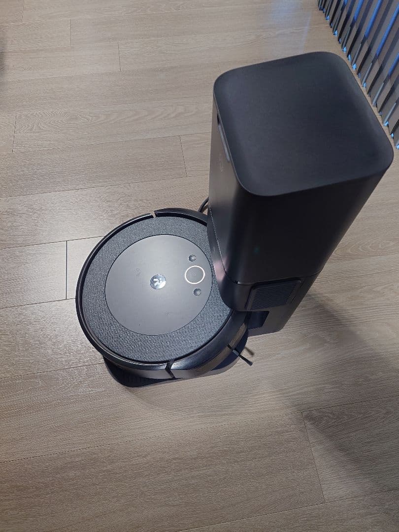 【美品・送料込】ルンバ i3+ クリーンベース付 iRobot ロボット掃除機