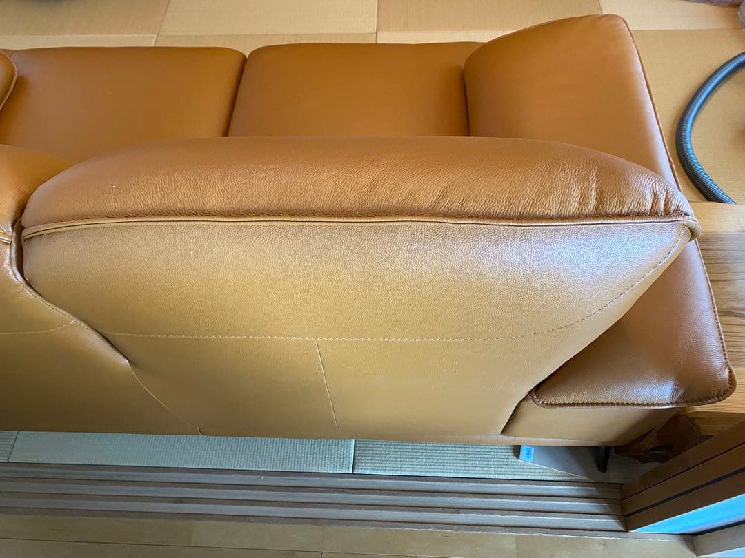 新品並　本革　2人掛けソファ　キャメル色