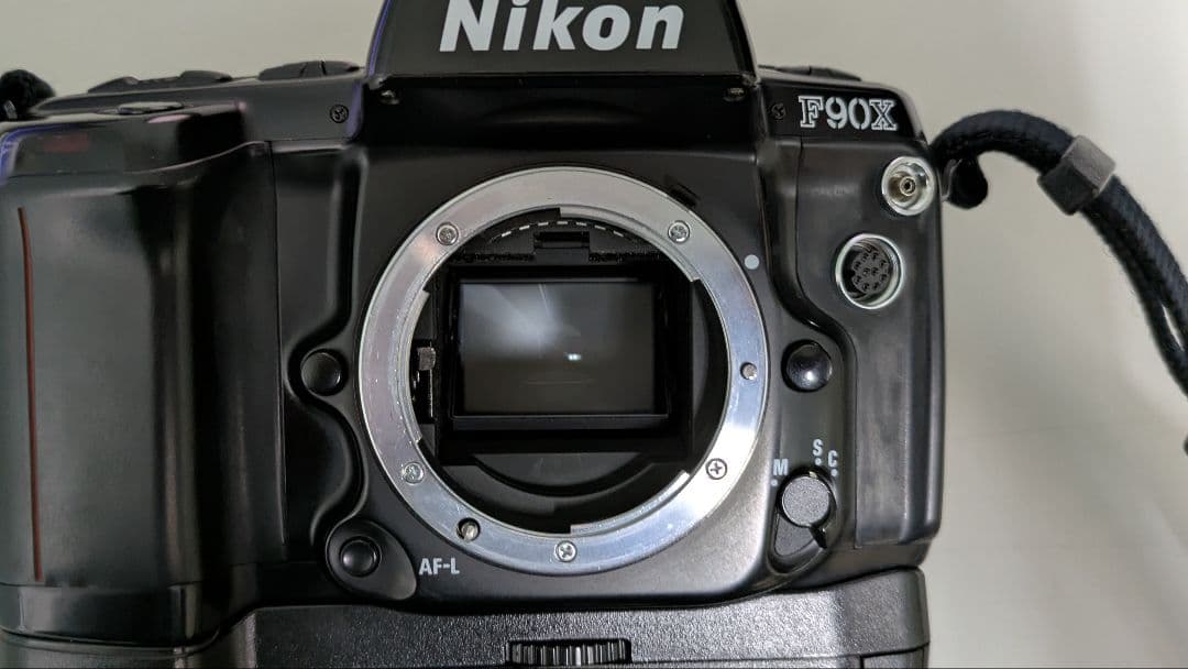 Nikon F90X　MB-10 AF28-70mm 付