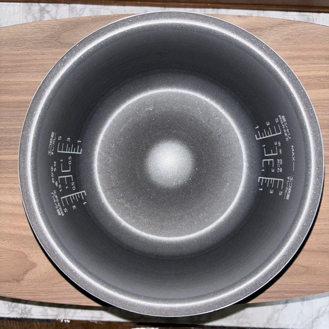 【2022年製】Panasonic圧力IHジャー炊飯器　SR-NA102