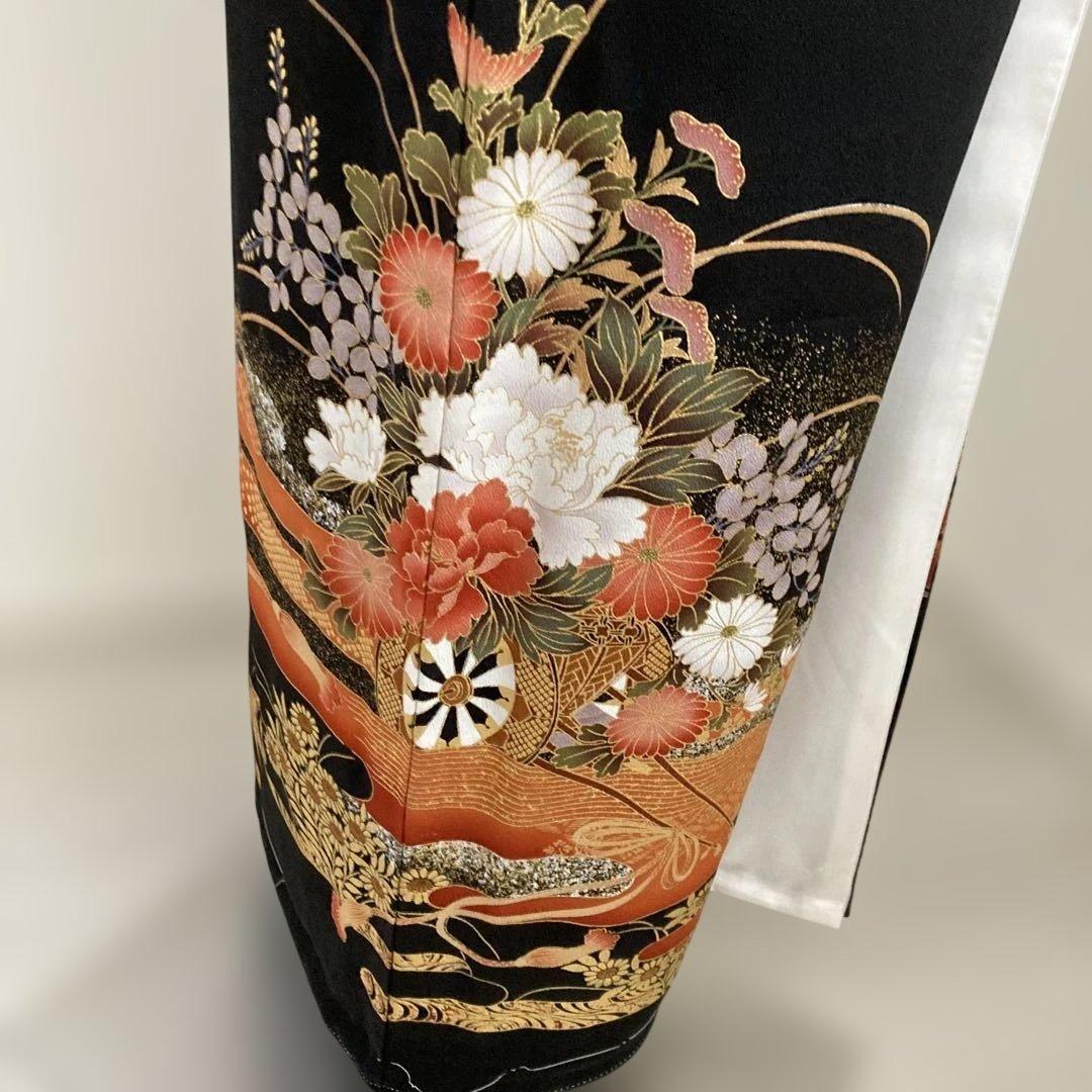 新品　豪華黒留袖フルセットお探しの方に　袋帯　付き　駒刺繍　流水花車文　金銀彩