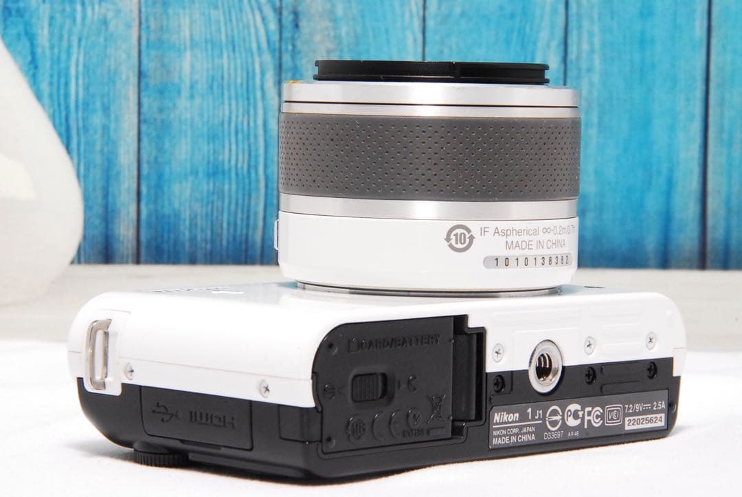 ミラーレス ニコン1 J1 ホワイト 10-30mmレンズ付き Nikon