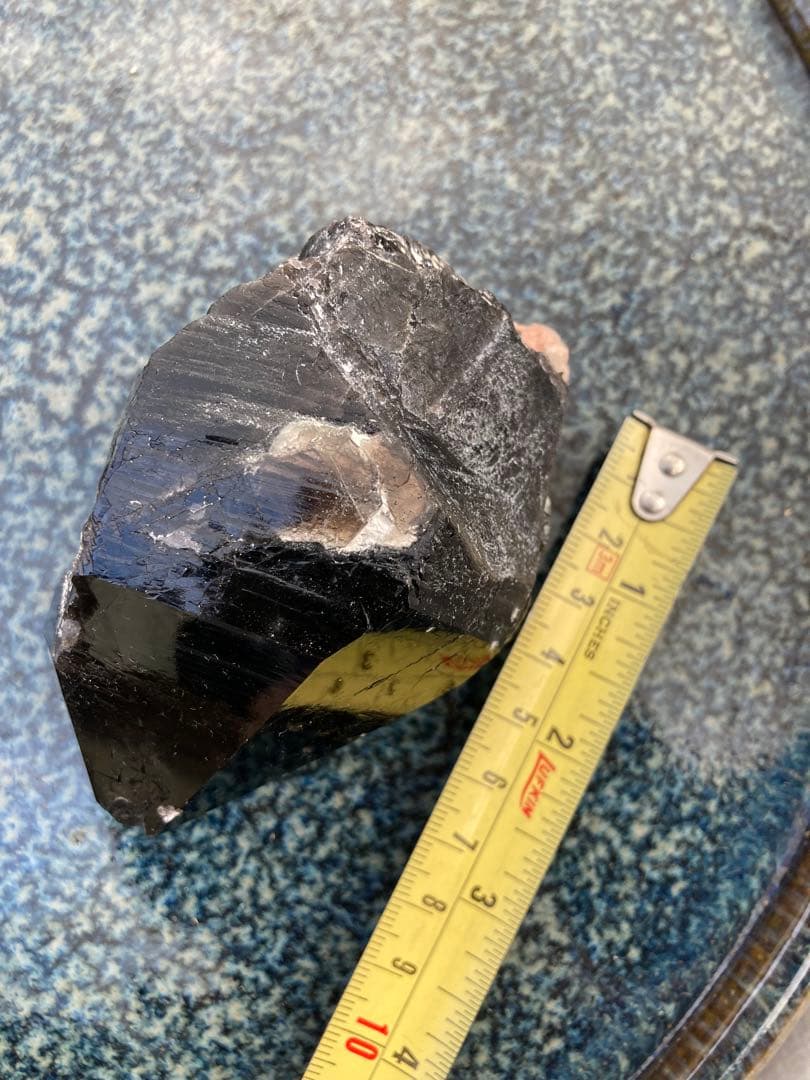 黒いオブシディアンの置物