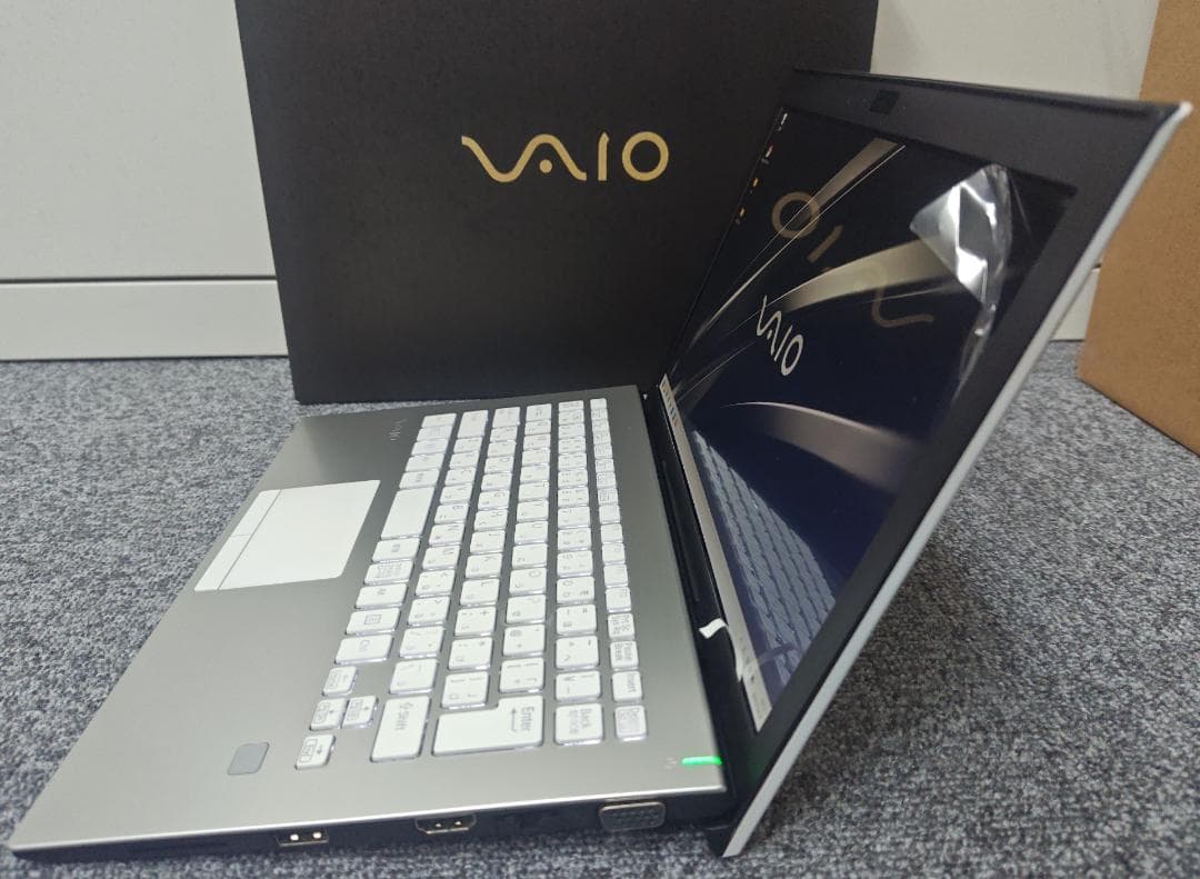 超美品 VAIO S11 ホワイト 新品LCD＆SSD500GBに換装 LTE