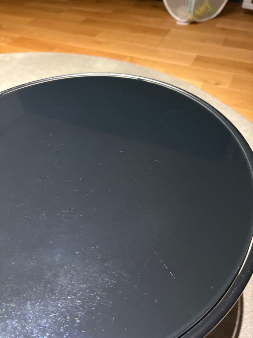 Arflex CLIP Table DECKTONホワイト、ブラックガラス