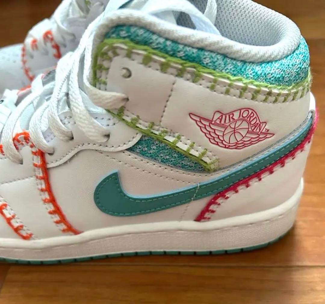 NIKE Air Jordan 1 Mid ホワイト/ターコイズ / オレンジ