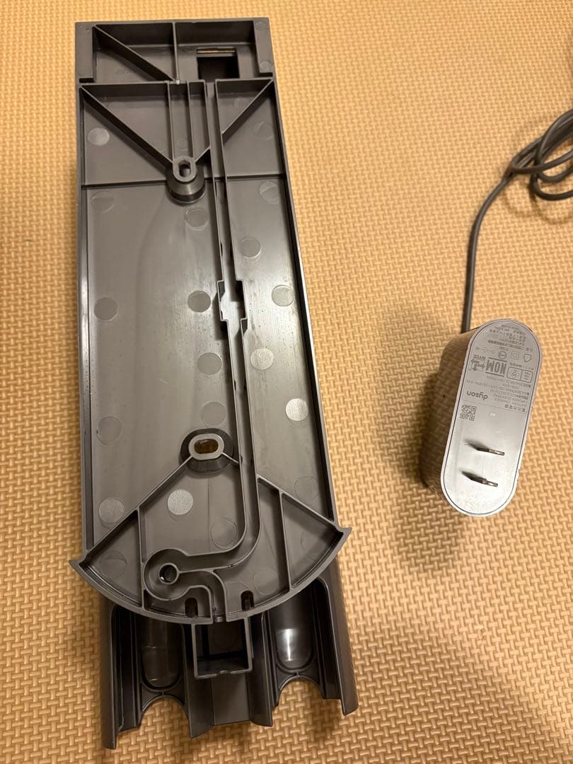 ダイソン　Dyson SV10 コードレスクリーナー　掃除機