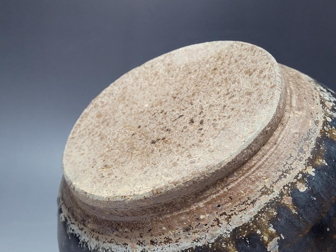 黒釉 陽刻 神獣装飾 四耳 蓋壺 宋元時代 高さ約22.1cm