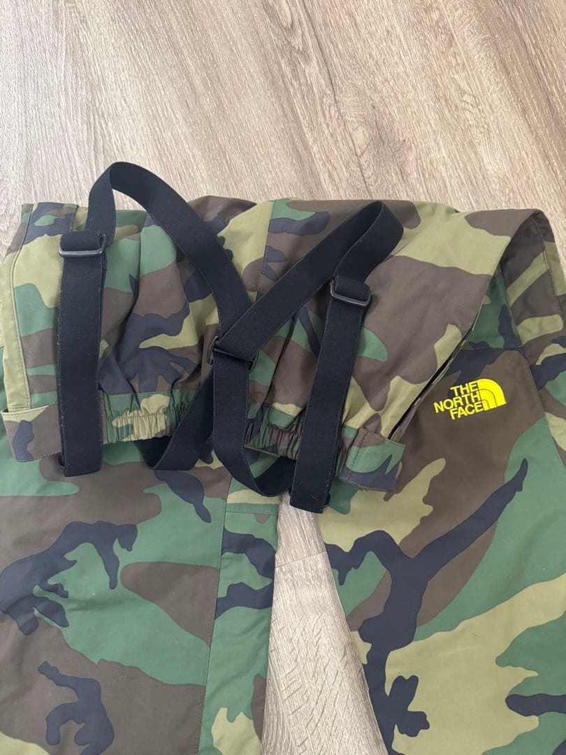 ノースフェイス スノーウェア 上下 サイズ120 迷彩柄
