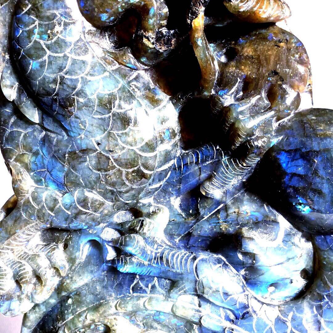 龍彫刻置物　縁起物　天然石　最高品質ラブラドライト　パワーストーン　1点限定