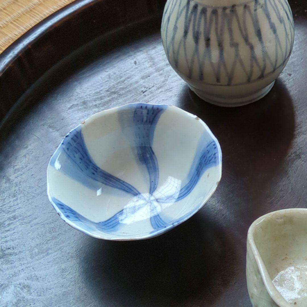 青いストライプ模様の陶器盃　古染付捻盃　明時代末期　景徳鎮　骨董品　古美術