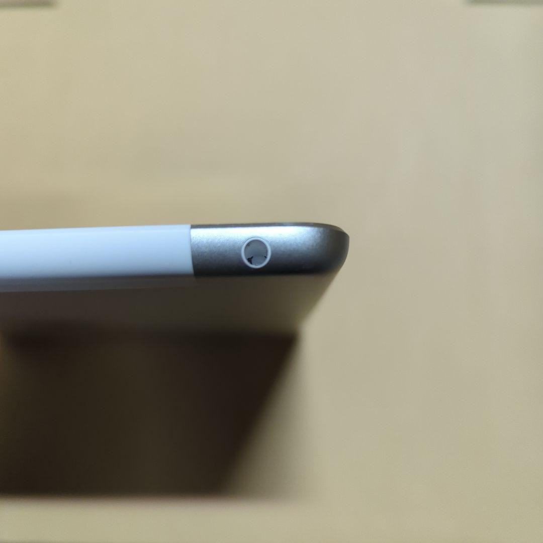 iPad 第6世代 32GB シルバー Wi-Fi+Cellular