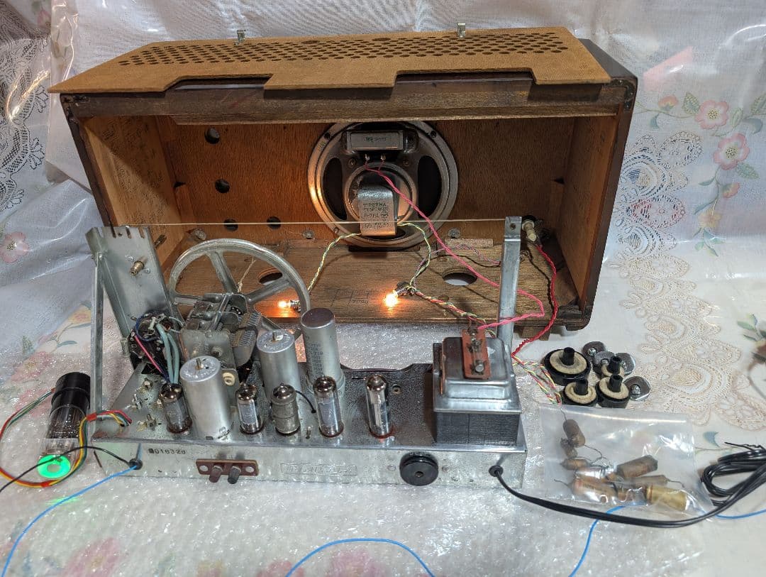 レトロ真空管ラジオアイ付　家族団らん　Bluetooth　美品