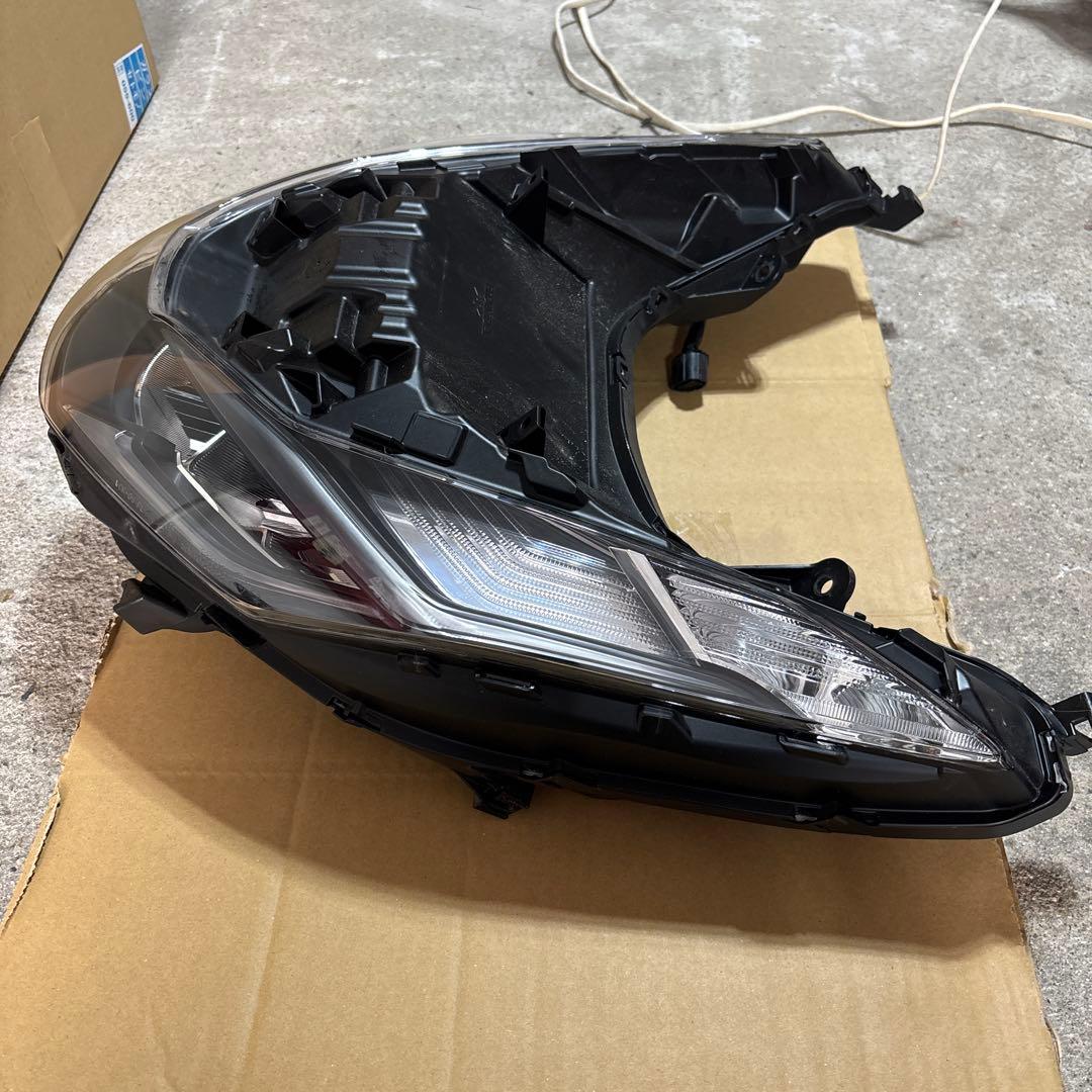 JK05 KF47 PCX 中古　純正　美品LED ヘッドライト ホンダ　送料込