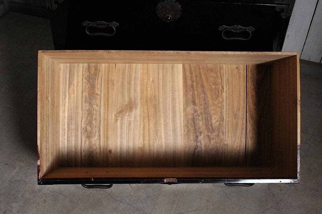 綺麗な丸金具庄内箪笥　2段 　 中桐製