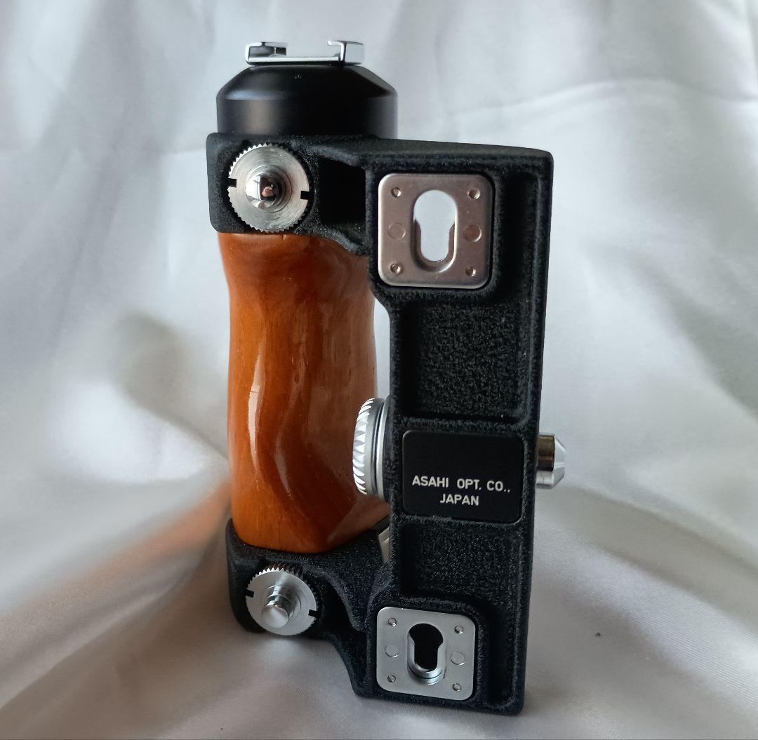 ほぼ無傷で綺麗。PENTAX 6 X 7 中判カメラ　バケペン ウッドグリップ