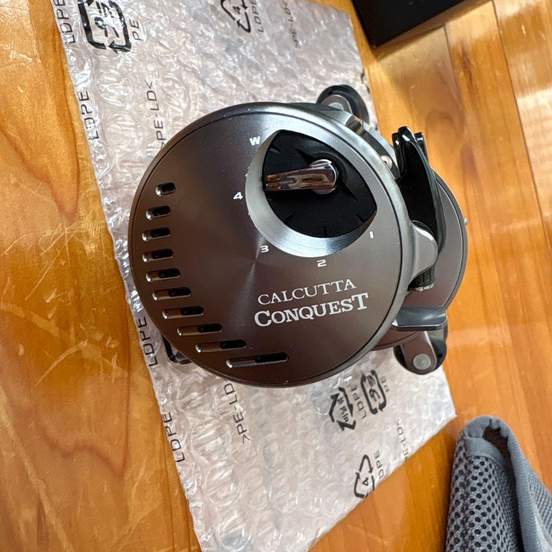 美品 SHIMANO カルカッタコンクエストDC 201HG ベイトリール