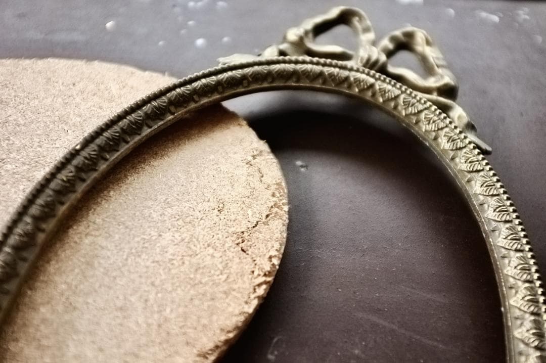 フランス 29c 金のリボンと金の葉とオーバルの額縁 フレーム アンティーク