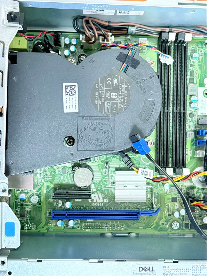 ベアーボン状態のDell Precision 3440/CPUなし・メモリなし