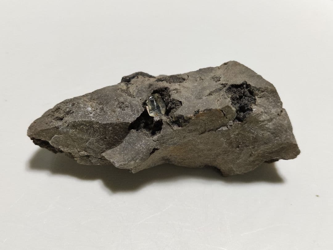 パワーストーン　天然石　原石　ハーキマーダイアモンド母岩付　107g　632