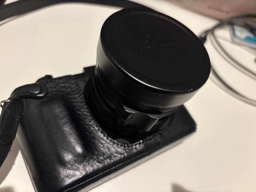 Leica Q2 アルティザン&アーティス レザーカメラケース とサムグリップ有