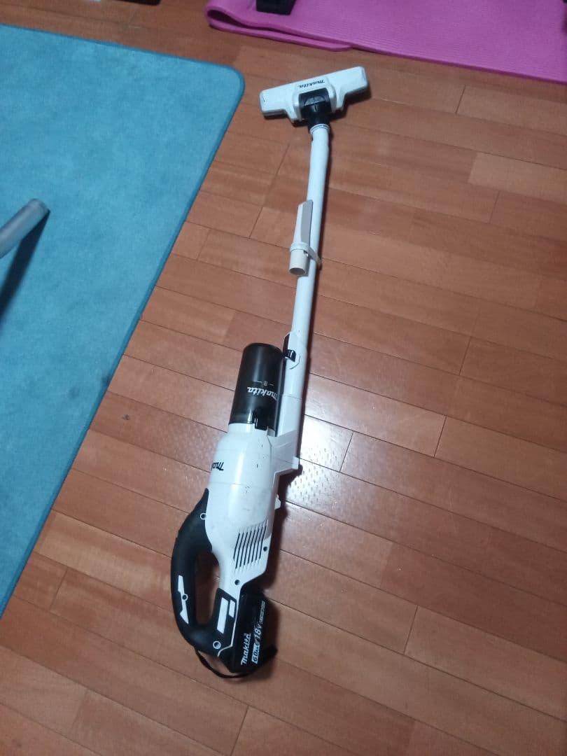 ②Makita 充電式クリーナー CL280FD バッテリー・充電器付き