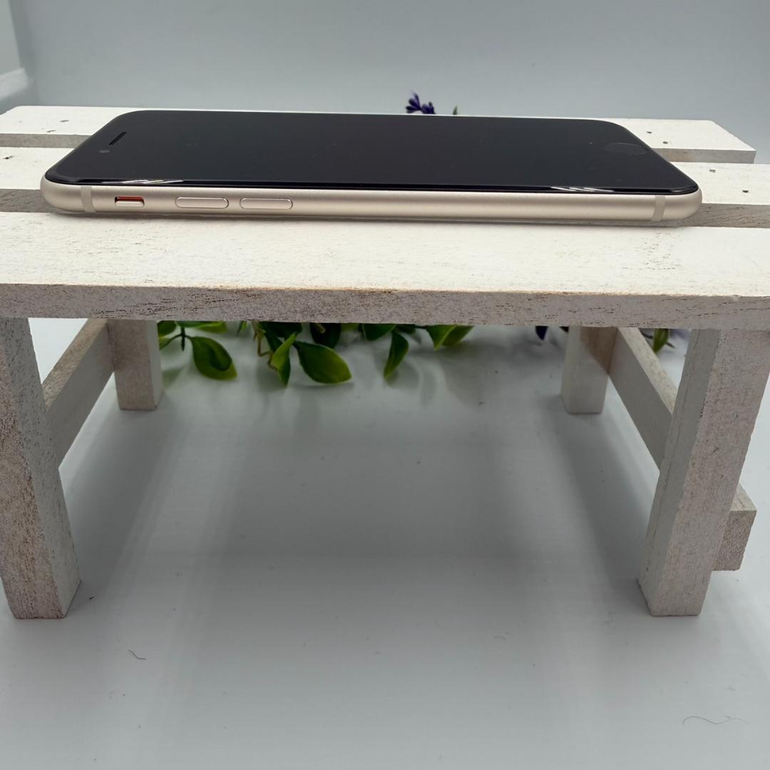 【美品】iPhone SE第3世代 64GB スターライト 376