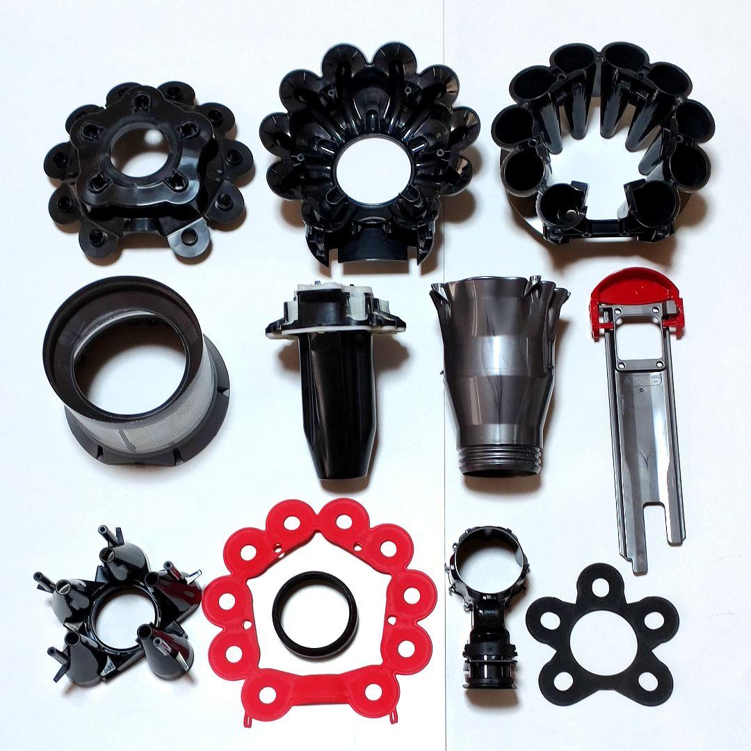 ダイソン V8SV10 掃除機 分解清掃済み 動作品 純正バッテリー３つセット