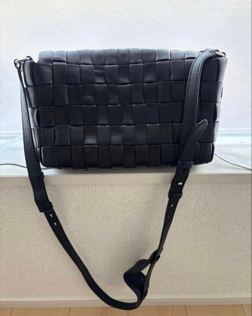 【MIUMIU】編み込みレザー ショルダーバッグ 黒 [型番:5BD180]