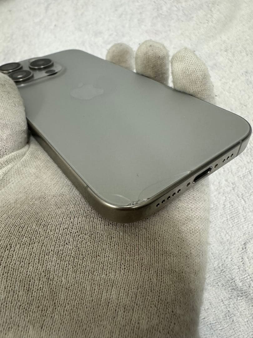 〒Apple Phone15 pro チタニウム　256GB SIMフリー