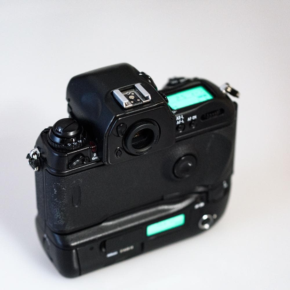 Nikon　F5　一眼レフ　フィルムカメラ　巻き上げ動作確認済み　防湿庫保管品