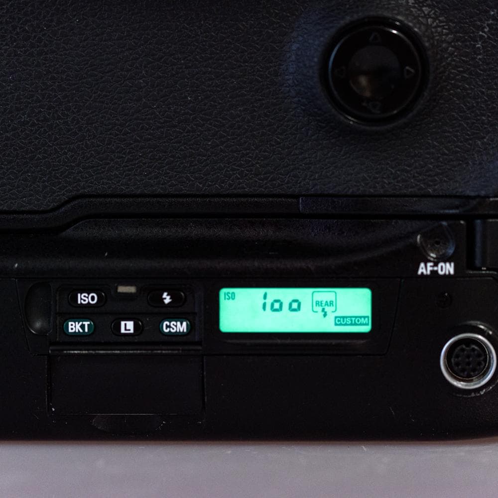 Nikon　F5　一眼レフ　フィルムカメラ　巻き上げ動作確認済み　防湿庫保管品