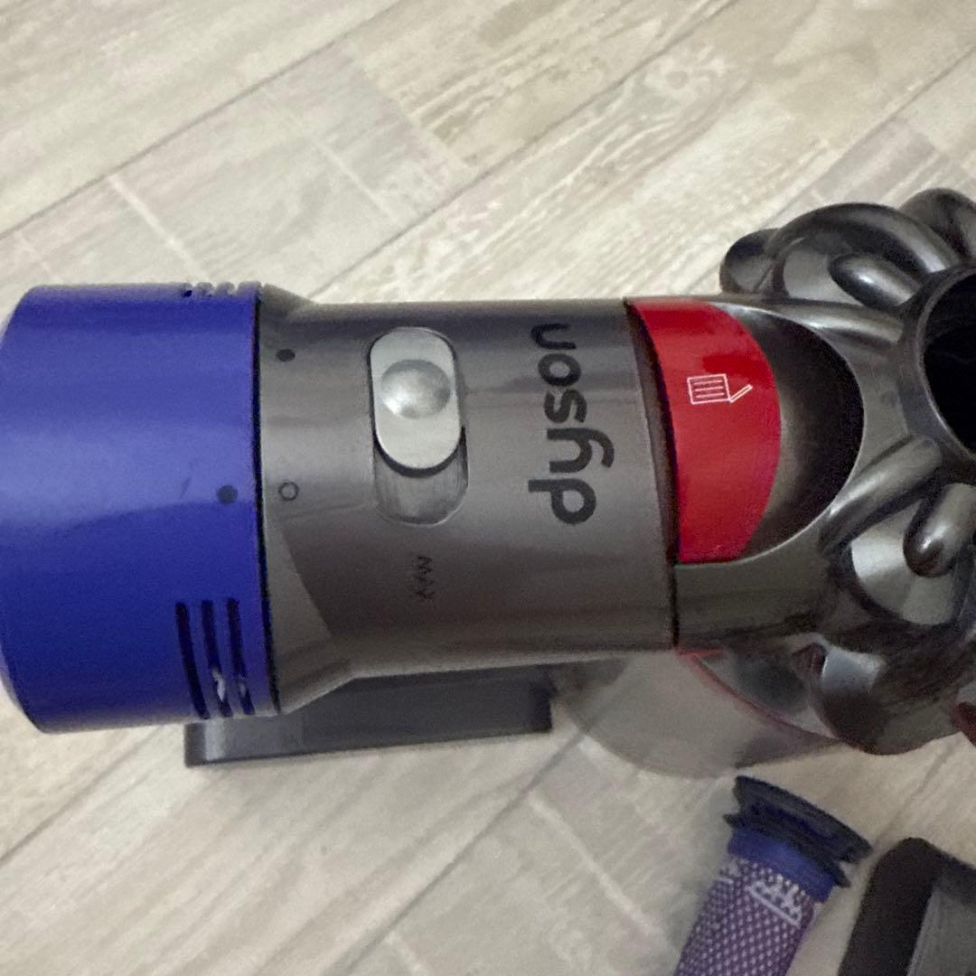 dyson スティッククリーナー 本体 壁掛け充電スタンド付き　V7 slim